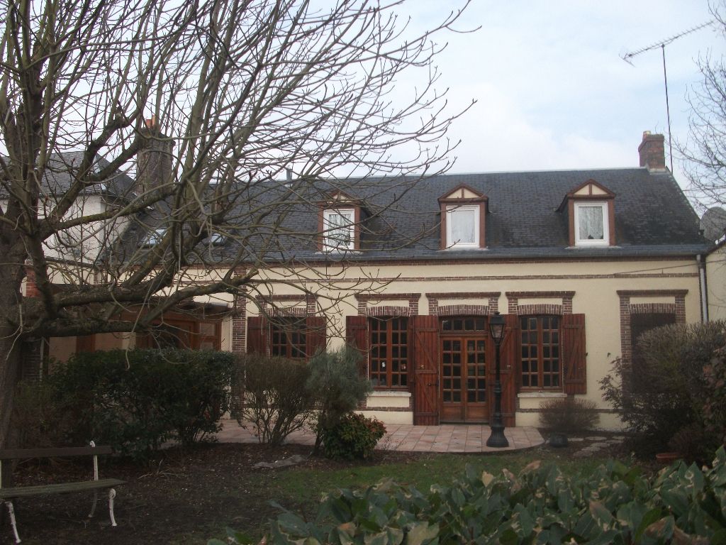 MAISON ANCIENNE AVEC TRIPLE GARAGE MAISON ANCIENNE AVEC TRIPLE GARAGE