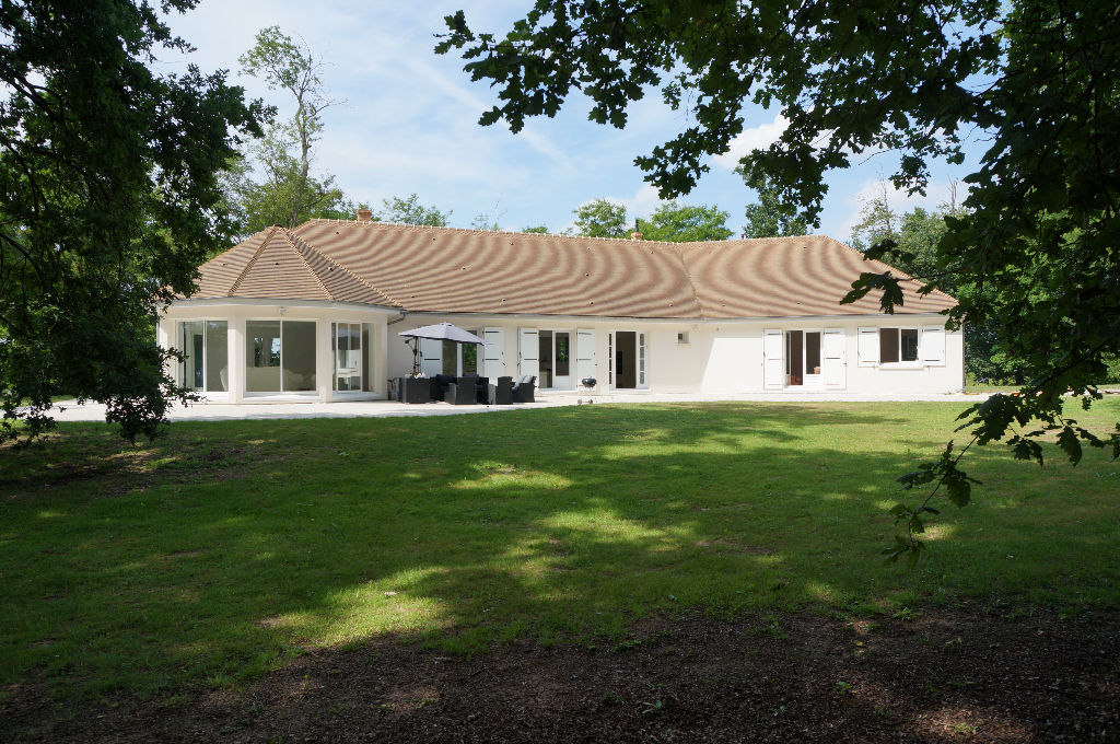 MAGNIFIQUE VILLA SUR S/SOL MAGNIFIQUE VILLA SUR S/SOL