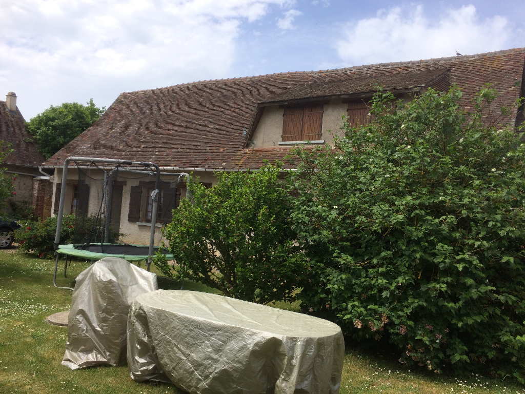 MAISON ANCIENNE AVEC BEAUCOUP DE POTENTIEL MAISON ANCIENNE AVEC BEAUCOUP DE POTENTIEL