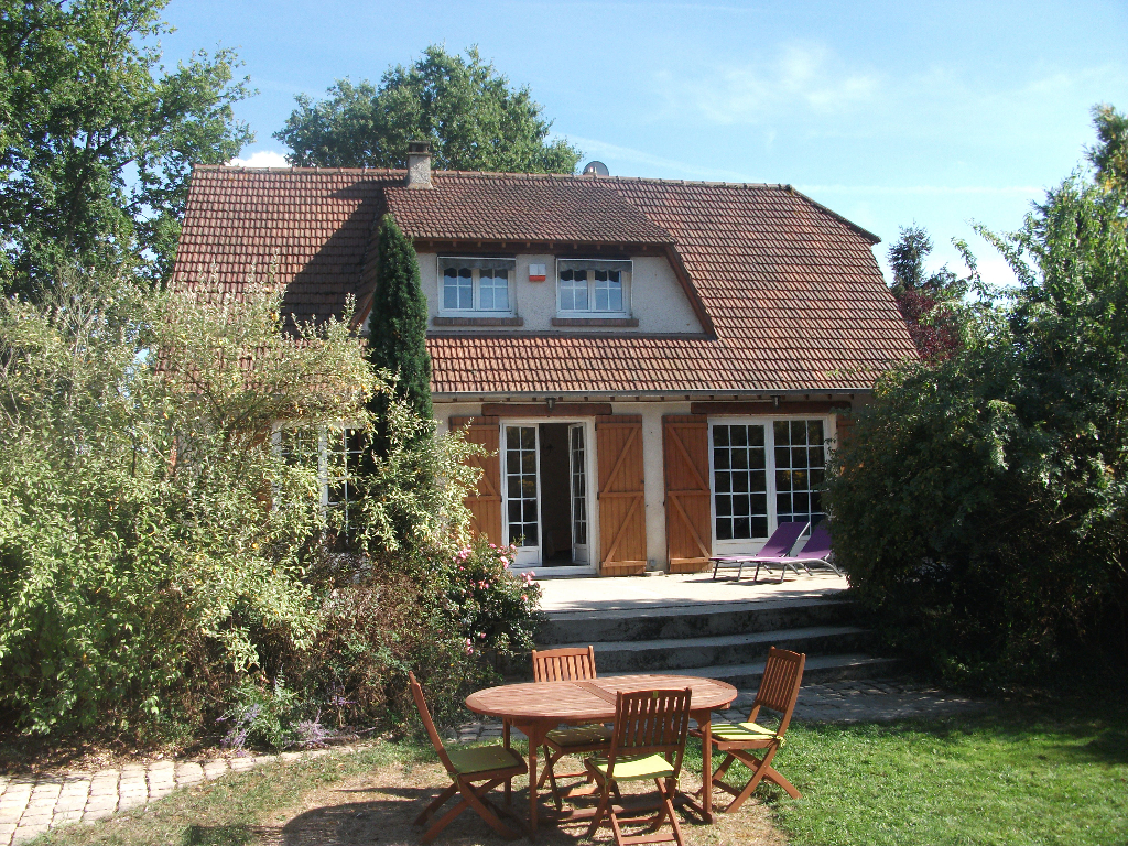 MAISON FAMILIALE AU CALME MAISON FAMILIALE AU CALME