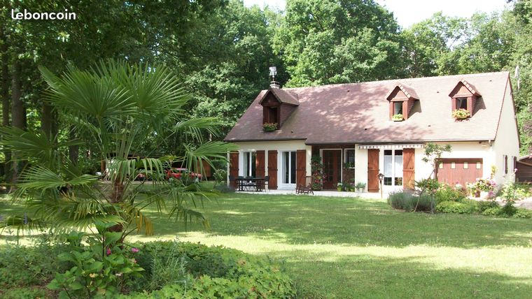 CHARMANTE MAISON DANS UN PARC BOISE CHARMANTE MAISON DANS UN PARC BOISE