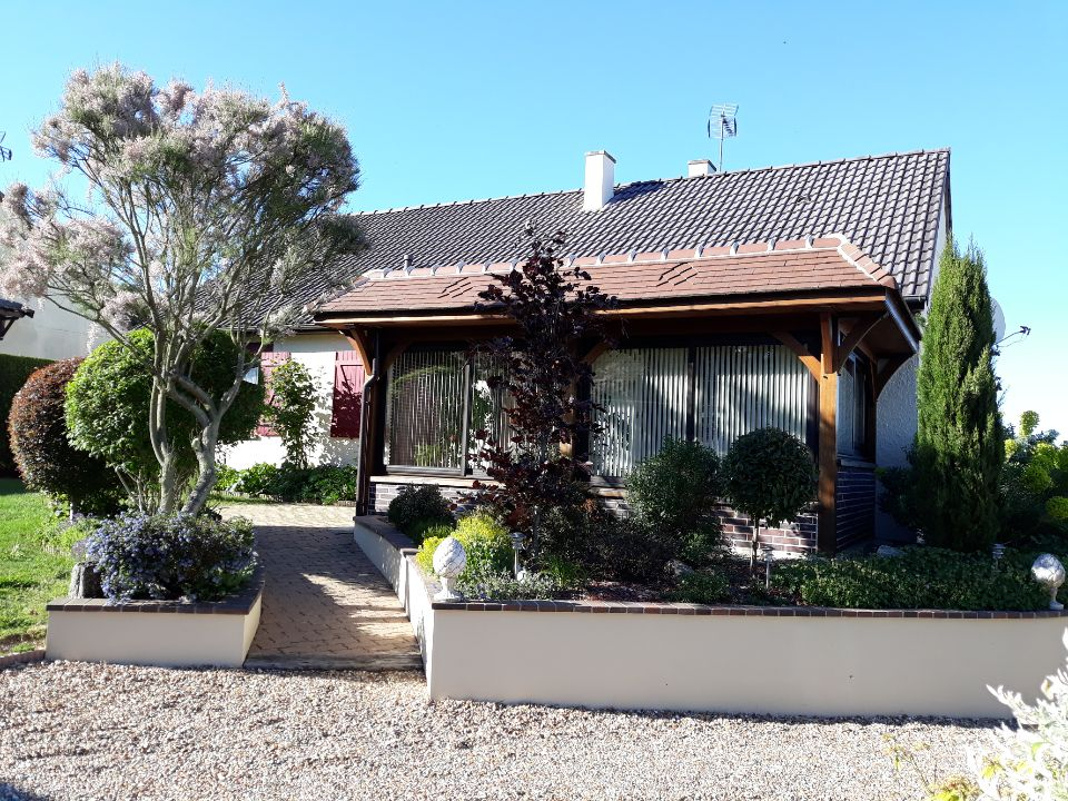 MAISON TRADITIONNELLE SUR S/SOL MAISON TRADITIONNELLE SUR S/SOL