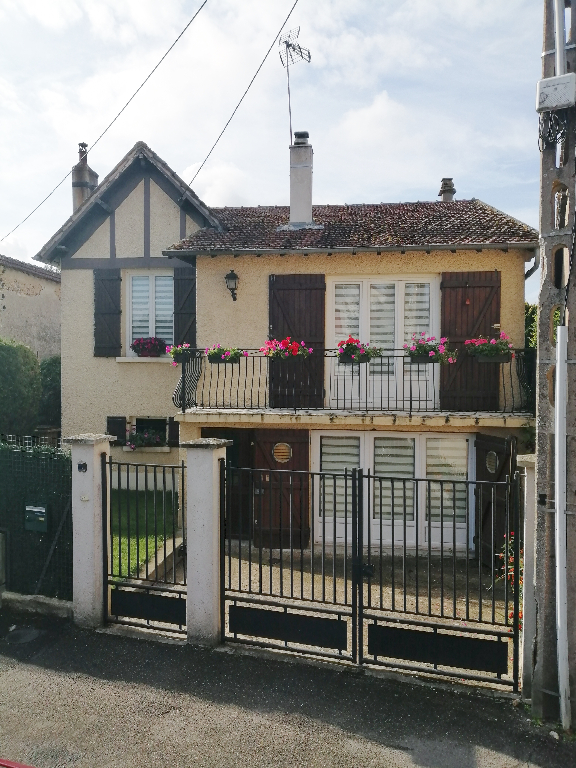 MAISON ANCIENNE A 200M DU CENTRE VILLE d'EZY SUR EURE MAISON ANCIENNE A 200M DU CENTRE VILLE d'EZY SUR EURE
