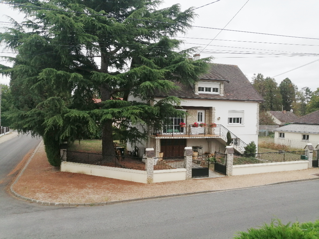MAISON TRADITIONNELLE SUR S/SOL MAISON TRADITIONNELLE SUR S/SOL