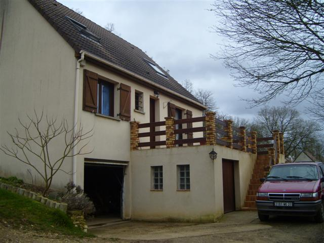MAISON TRADITIONNELLE SUR S/SOL MAISON TRADITIONNELLE SUR S/SOL