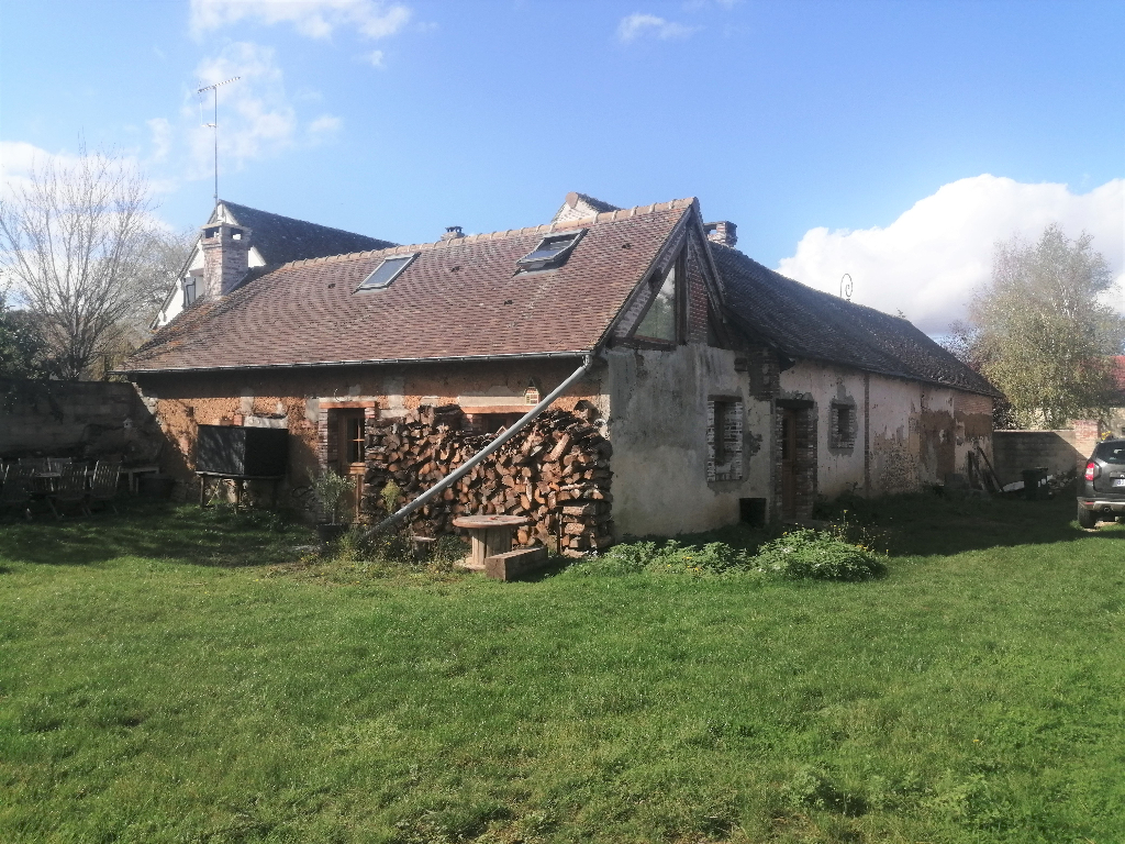Longère de 220m² à finir d'aménager sans vis à vis Longère de 220m² à finir d'aménager sans vis à vis