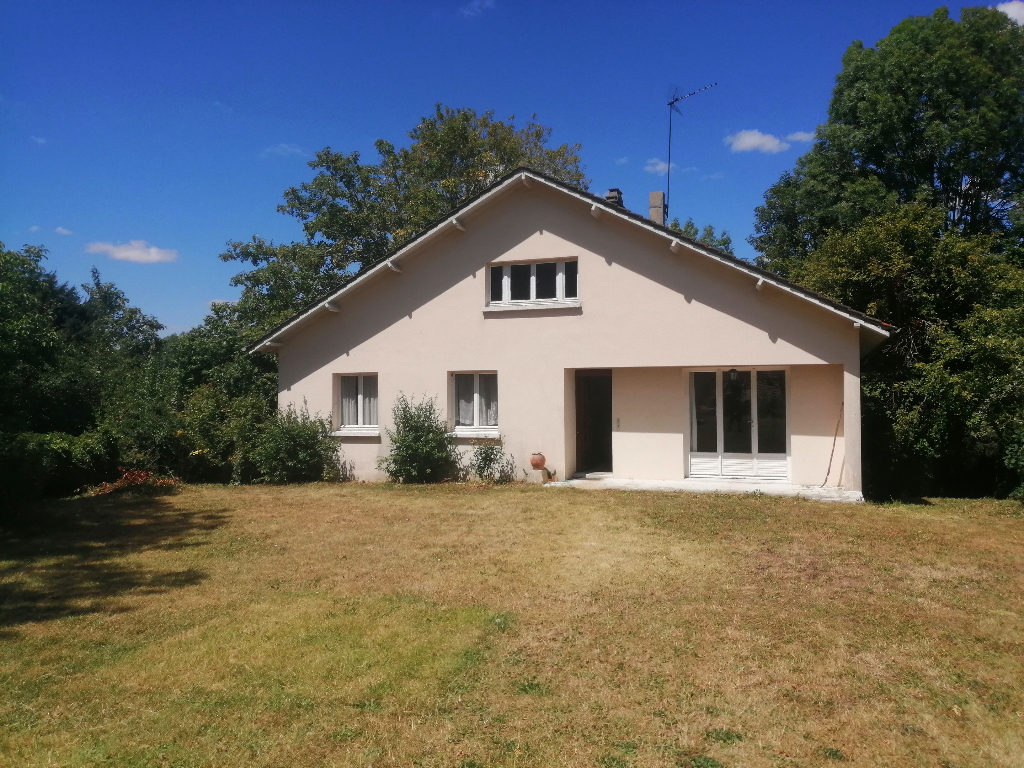 MAISON TRADITIONNELLE SUR S/SOL MAISON TRADITIONNELLE SUR S/SOL