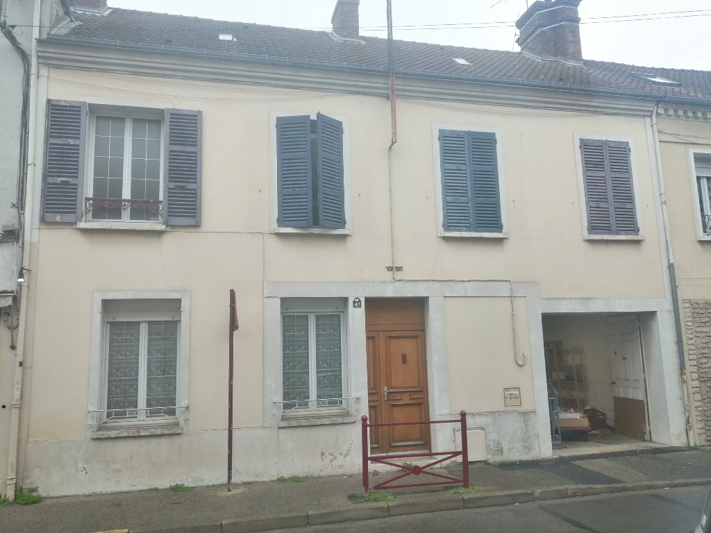 MAISON ANCIENNE EN CENTRE VILLE MAISON ANCIENNE EN CENTRE VILLE