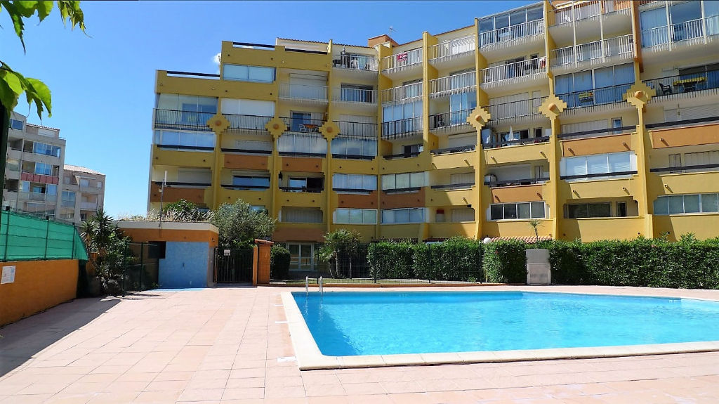 CAP D AGDE A LOUER A L ANNEE deux pieces + chambre cabine meublé au 2ème etage CAP D AGDE A LOUER A L ANNEE deux pieces + chambre cabine meublé au 2ème etage