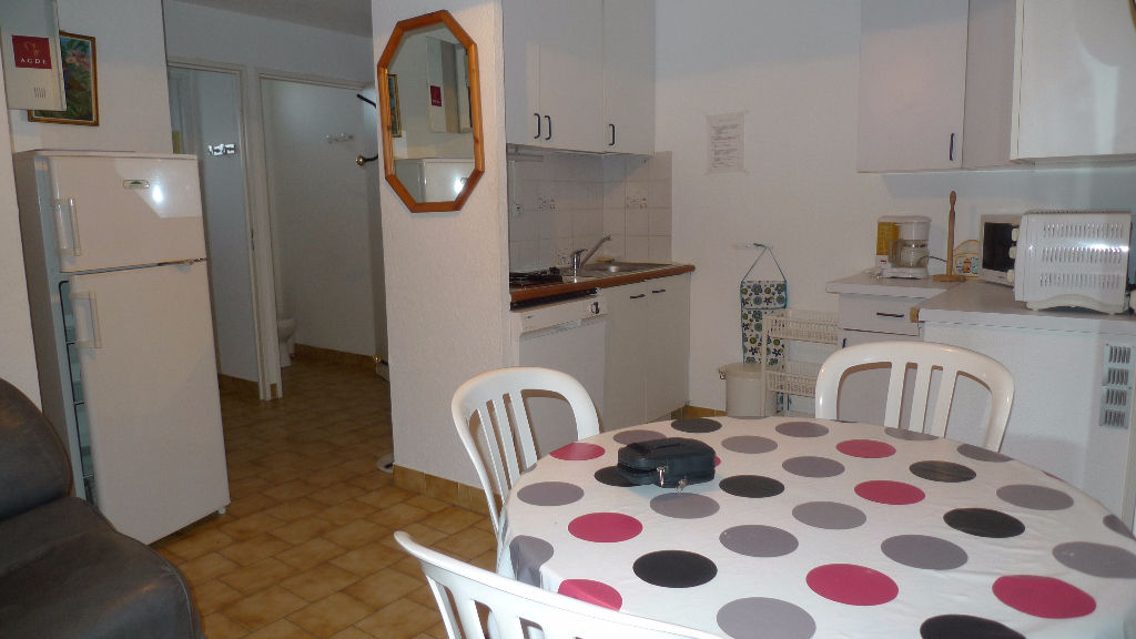 LOCATION A L ANNEE T3 MEUBLEE EN REZ DE CHAUSSEE LOCATION A L ANNEE T3 MEUBLEE EN REZ DE CHAUSSEE