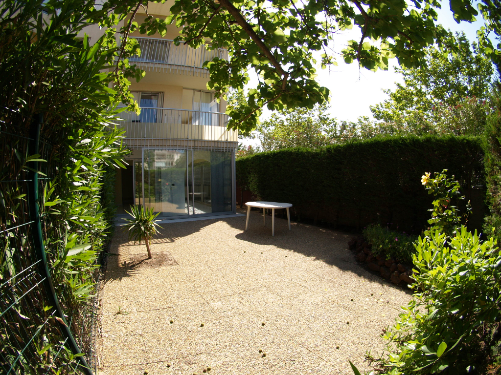 TROIS PIECES REZ DE JARDIN + GARAGE TROIS PIECES REZ DE JARDIN + GARAGE