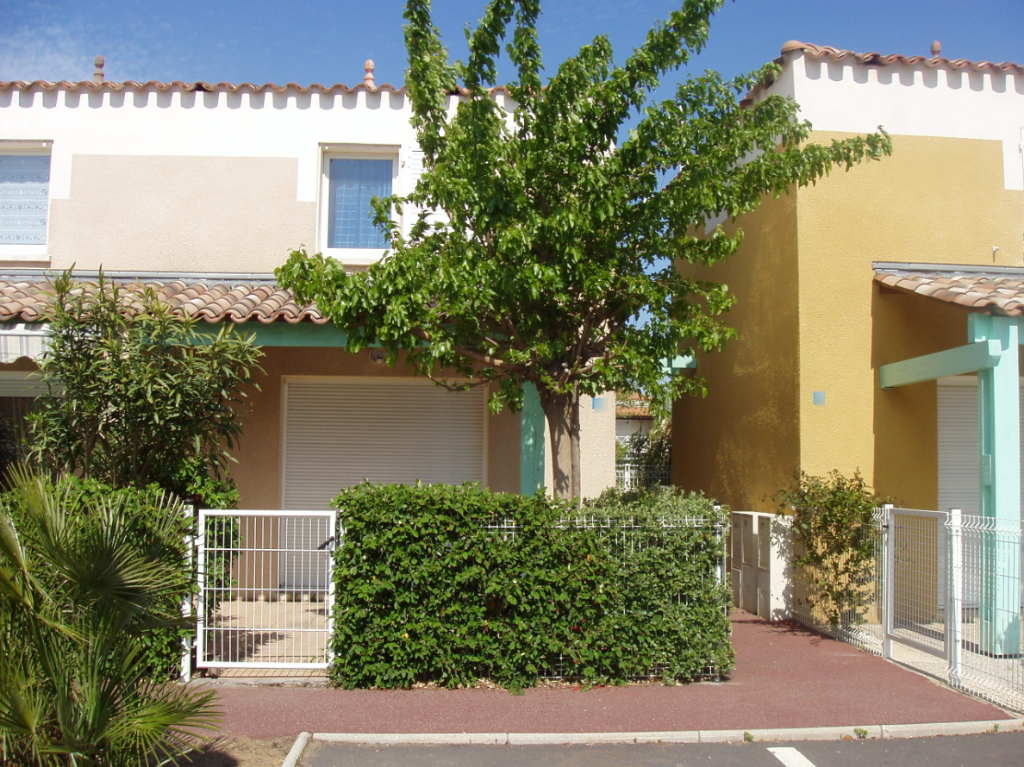CAP D AGDE a louer a l'annee villa groupée Le Cap D Agde 3 pièce(s) 50 m2 CAP D AGDE a louer a l'annee villa groupée Le Cap D Agde 3 pièce(s) 50 m2
