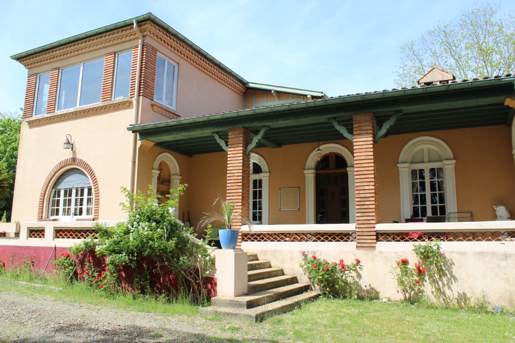 Maison d'hôtes et gîtes 20 pièce(s) 490 m2. Proche de Montfort-en-Chalosse Maison d'hôtes et gîtes 20 pièce(s) 490 m2. Proche de Montfort-en-Chalosse