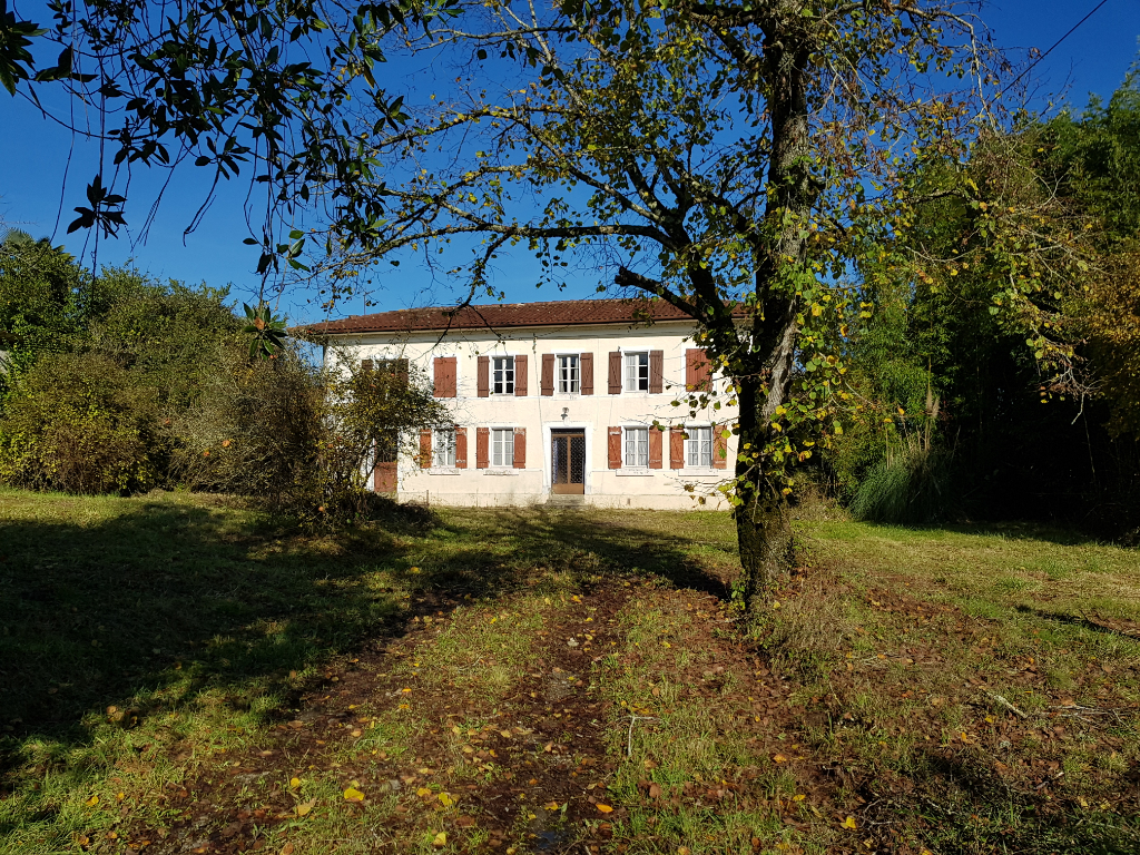 Maison de village Hagetmau 10 pièce(s) 170 m2 Maison de village Hagetmau 10 pièce(s) 170 m2