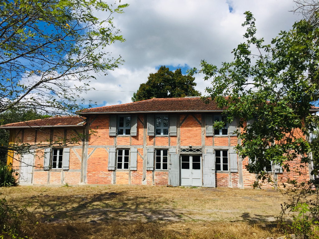 Maison Onesse Et Laharie 7 pièce(s) 320 m2 Maison Onesse Et Laharie 7 pièce(s) 320 m2