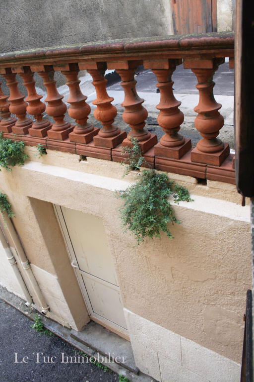 ST HIPPOLYTE Immeuble de 350 m². ST HIPPOLYTE Immeuble de 350 m².