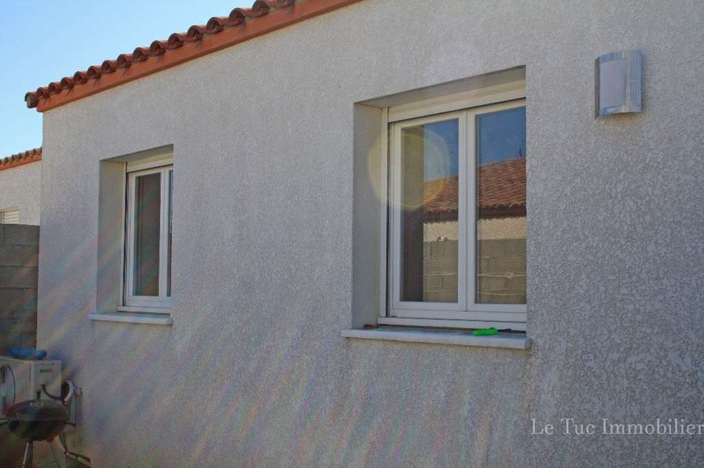 Villa récente sur 182m² de terrain Villa récente sur 182m² de terrain