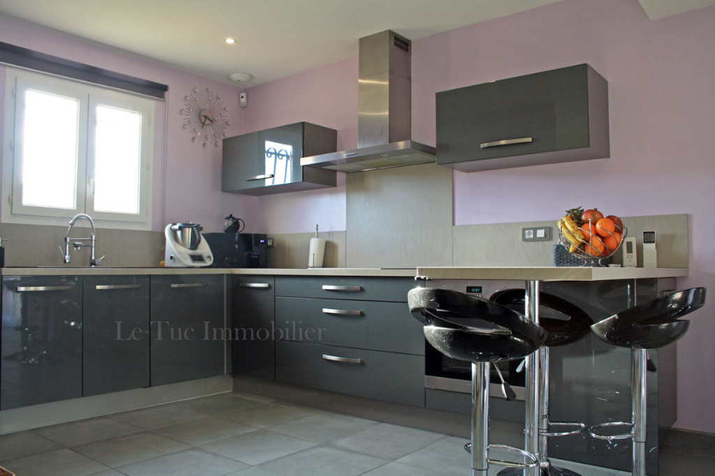 Villa p.p T5 sur 303 m² de terrain clos Villa p.p T5 sur 303 m² de terrain clos