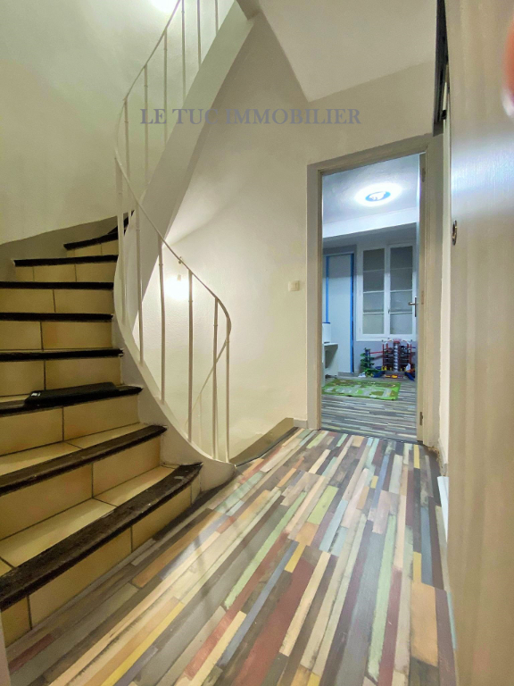 Maison de Village 75 m2 + Local Commercial Loué Maison de Village 75 m2 + Local Commercial Loué