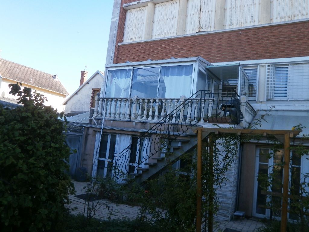 LOCAL 200 M2 USAGE BUREAU + SOUS SOL 150 M2 + GARAGES 150 M2 +DEPENDANCE 150 M2 LOCAL 200 M2 USAGE BUREAU + SOUS SOL 150 M2 + GARAGES 150 M2 +DEPENDANCE 150 M2