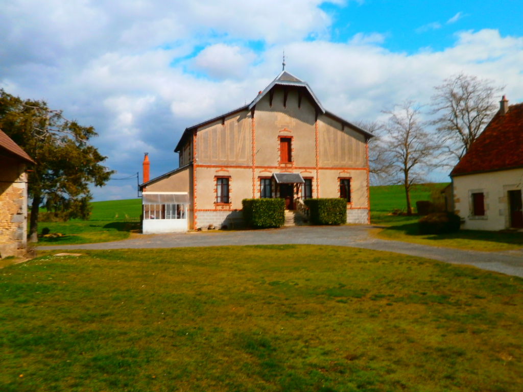 ANCIENNE FERME ET DEPENDANCES ET TERRAIN ANCIENNE FERME ET DEPENDANCES ET TERRAIN