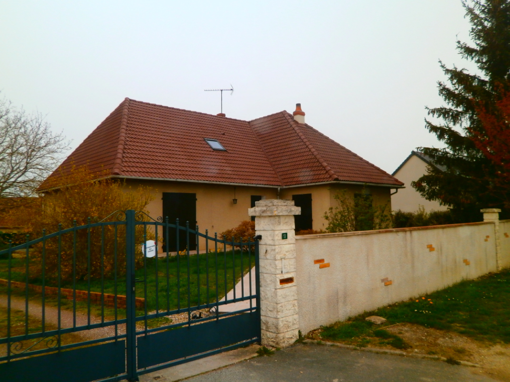 ST-VALENTIN PAVILLON 7 PIECES AVEC S/S JARDIN ST-VALENTIN PAVILLON 7 PIECES AVEC S/S JARDIN