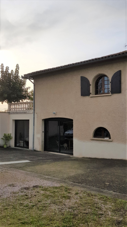 LAGRAVE Villa avec piscine sur sous- sol 200 m² LAGRAVE Villa avec piscine sur sous- sol 200 m²