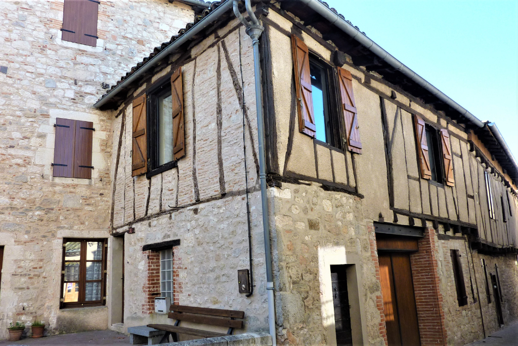 Maison de ville Castelnau De Montmiral 2 pièce(s) 62 m2 Maison de ville Castelnau De Montmiral 2 pièce(s) 62 m2