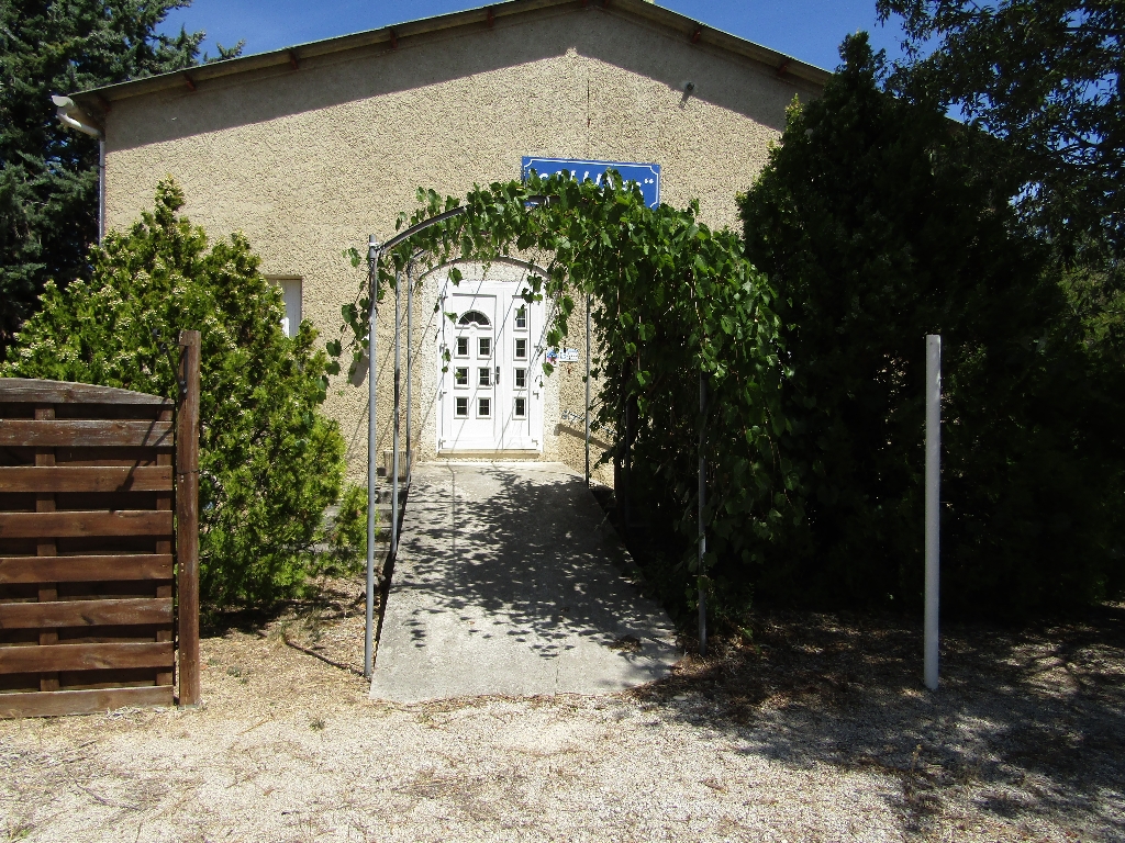 A Vendre grande maison proche de Vaison la Romaine 546 m2. Ancien grand restaurant avec son grand parking. Contact 0699425308 A Vendre grande maison proche de Vaison la Romaine 546 m2. Ancien grand restaurant avec son grand parking. Contact 0699425308