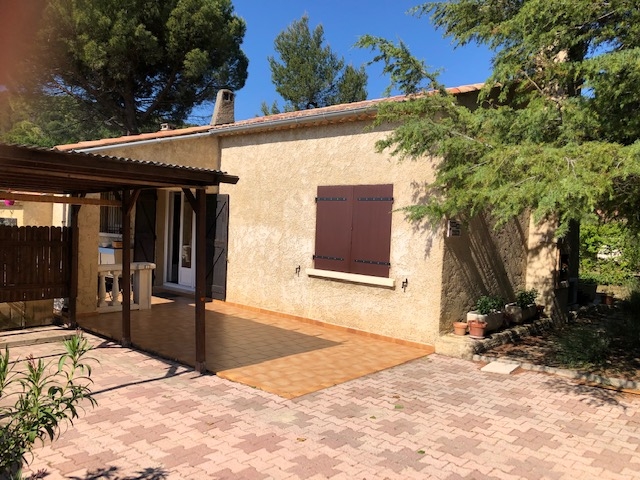 Sur Vaison la Romaine, Villa plein pied 5 pièce(s) 116 m2 avec piscine sans vis à vis quartier calmé et très prisé. Sur Vaison la Romaine, Villa plein pied 5 pièce(s) 116 m2 avec piscine sans vis à vis quartier calmé et très prisé.
