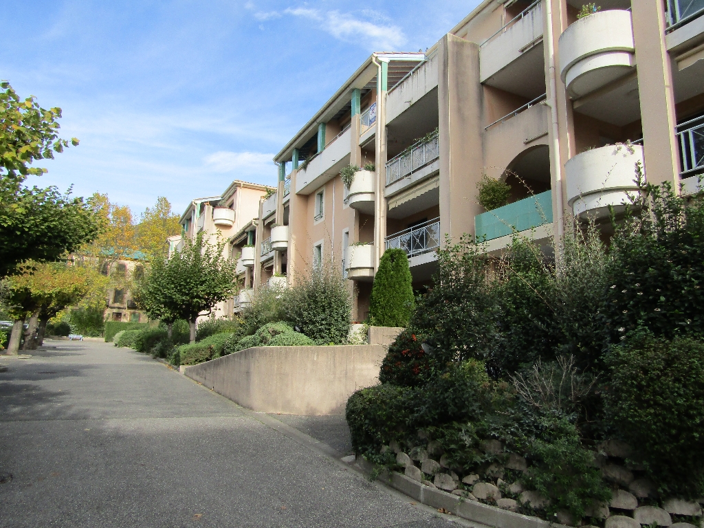 Dans résidence standing, Centrale parc, Appartement 2 pièce(s) 1er étage avec ascenseur 54 m2 impeccable 0699425308 Dans résidence standing, Centrale parc, Appartement 2 pièce(s) 1er étage avec ascenseur 54 m2 impeccable 0699425308