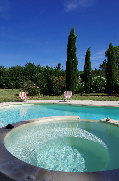 Demeure de prestige 8 pièce(s) 243 m2 avec piscine et pool house sur plus d'un hectare de terrain arboré. Quartier calme : 0699425308 Demeure de prestige 8 pièce(s) 243 m2 avec piscine et pool house sur plus d'un hectare de terrain arboré. Quartier calme : 0699425308