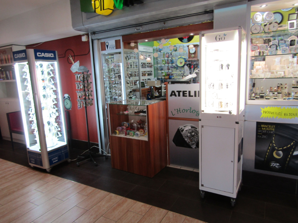 Fonds de commerce de vente de piles, montres ect...dans grande surface : 0699425308 Fonds de commerce de vente de piles, montres ect...dans grande surface : 0699425308