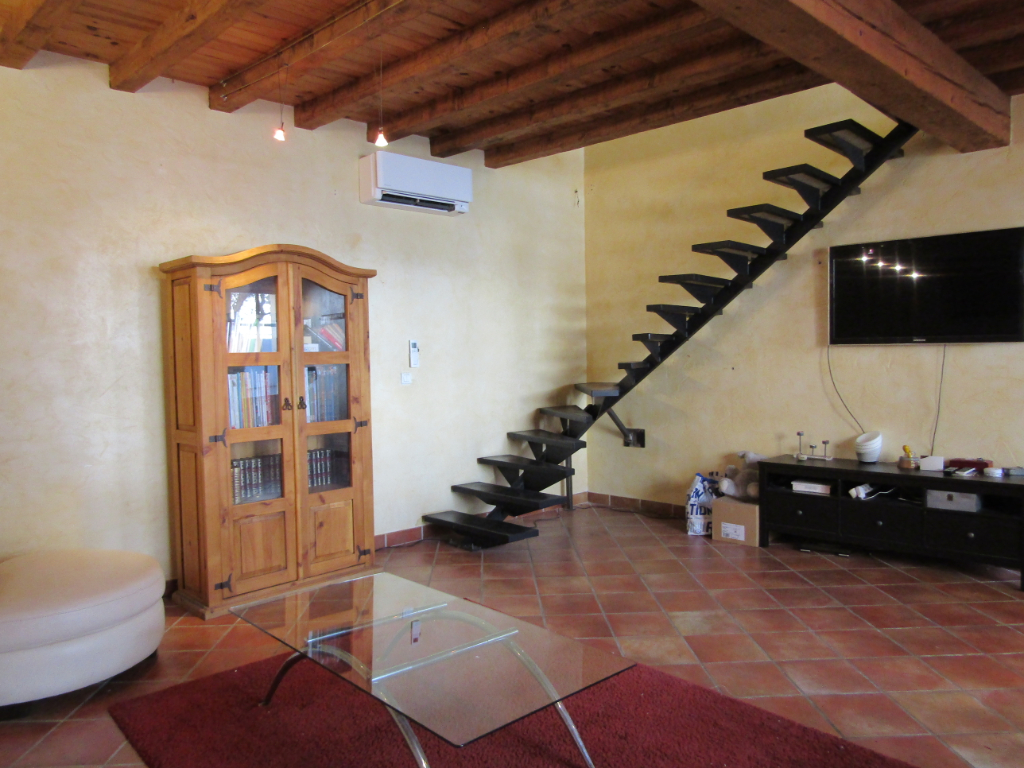 Jolie maison de village à Tulette de 103 m2 avec belle cour de 74 m2 et son olivier au calme 0668368774 Jolie maison de village à Tulette de 103 m2 avec belle cour de 74 m2 et son olivier au calme 0668368774