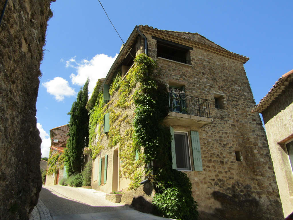 Proche de Nyons,superbe maison de village à Puymeras 5 pièce(s) 105 m2 belle vue sur Ventoux. 0699425308 Proche de Nyons,superbe maison de village à Puymeras 5 pièce(s) 105 m2 belle vue sur Ventoux. 0699425308