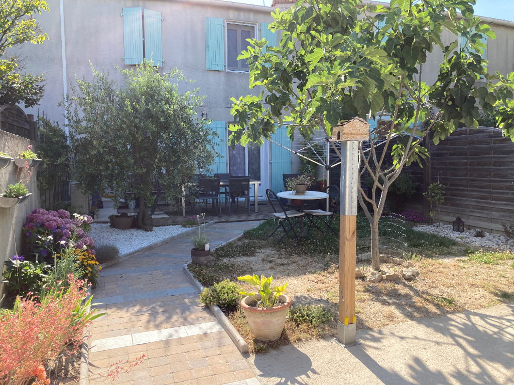 A Vaison La Romaine très jolie maison mitoyenne de105 m2 et un jolie petit terrain et terrasse de 53 m2 arborés et clôturé 0668368774 A Vaison La Romaine très jolie maison mitoyenne de105 m2 et un jolie petit terrain et terrasse de 53 m2 arborés et clôturé 0668368774