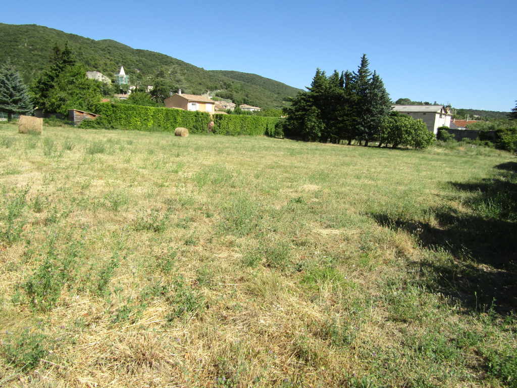 Terrain constructible et viabilisé de 2347 m².0633719987 Terrain constructible et viabilisé de 2347 m².0633719987