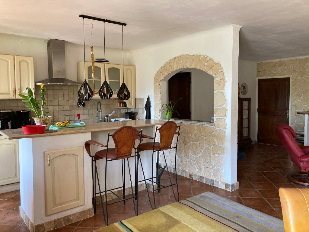 Très belle maison à Le Pègue de 168 m2 avec un jardin exotique et arboré sur 1 terrain de 4300m2 avec vue sur les lavandes 0668368774 Très belle maison à Le Pègue de 168 m2 avec un jardin exotique et arboré sur 1 terrain de 4300m2 avec vue sur les lavandes 0668368774