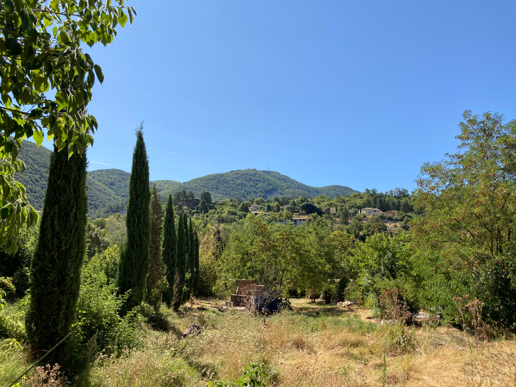 Très joli Terrain plat constructible et viabilisé à Nyons de1308 m2 avec vue des montagnes au calme proche du Pont Roman 0668368774 Très joli Terrain plat constructible et viabilisé à Nyons de1308 m2 avec vue des montagnes au calme proche du Pont Roman 0668368774