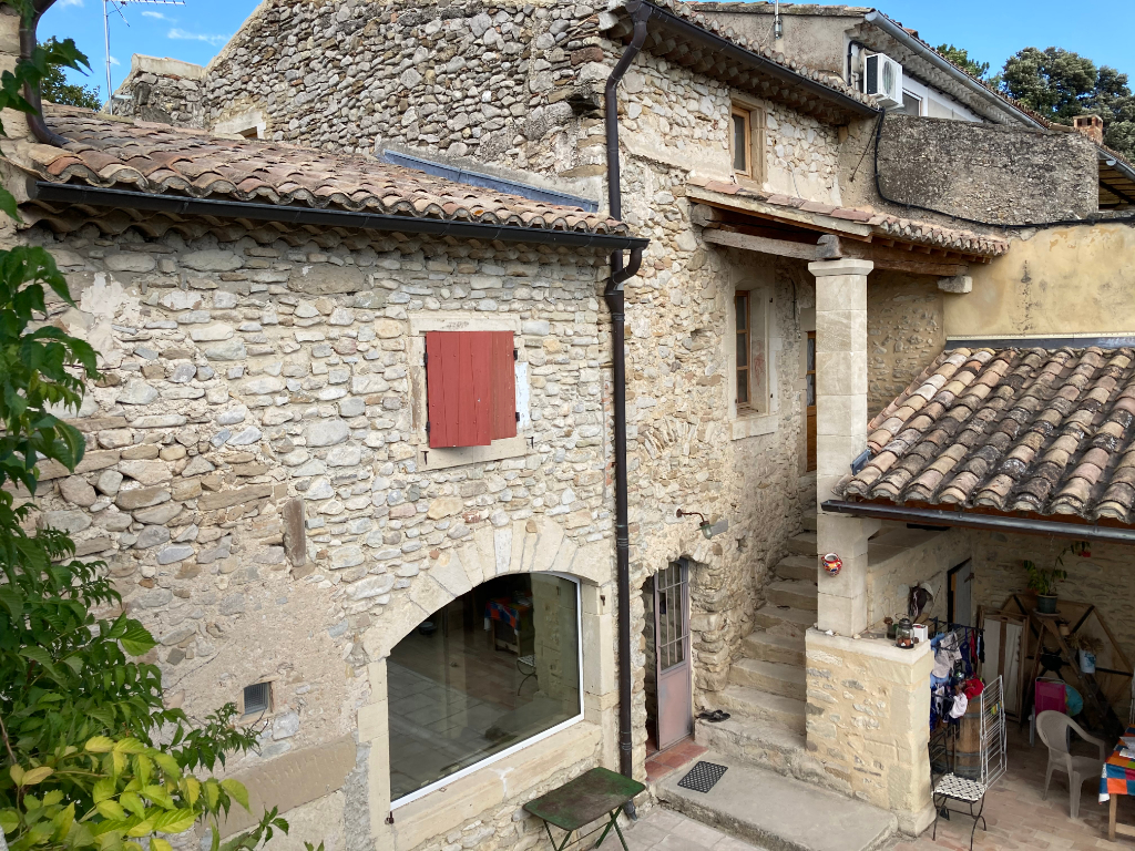 Magnifique ferme restaurée en pierre à Saint Pantaléon Les Vignes 9 pièces 315 m2 sur 4000 m2 de terrain avec une vue magnifique des Montagnes Annie 0668368774 Magnifique ferme restaurée en pierre à Saint Pantaléon Les Vignes 9 pièces 315 m2 sur 4000 m2 de terrain avec une vue magnifique des Montagnes Annie 0668368774