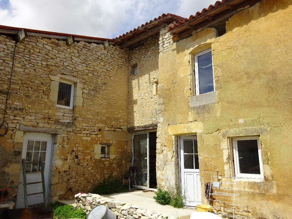 MAISON 120 M² FORT POTENTIEL AVEC DÉPENDANCES ET TERRAIN DE 6800 M² MAISON 120 M² FORT POTENTIEL AVEC DÉPENDANCES ET TERRAIN DE 6800 M²