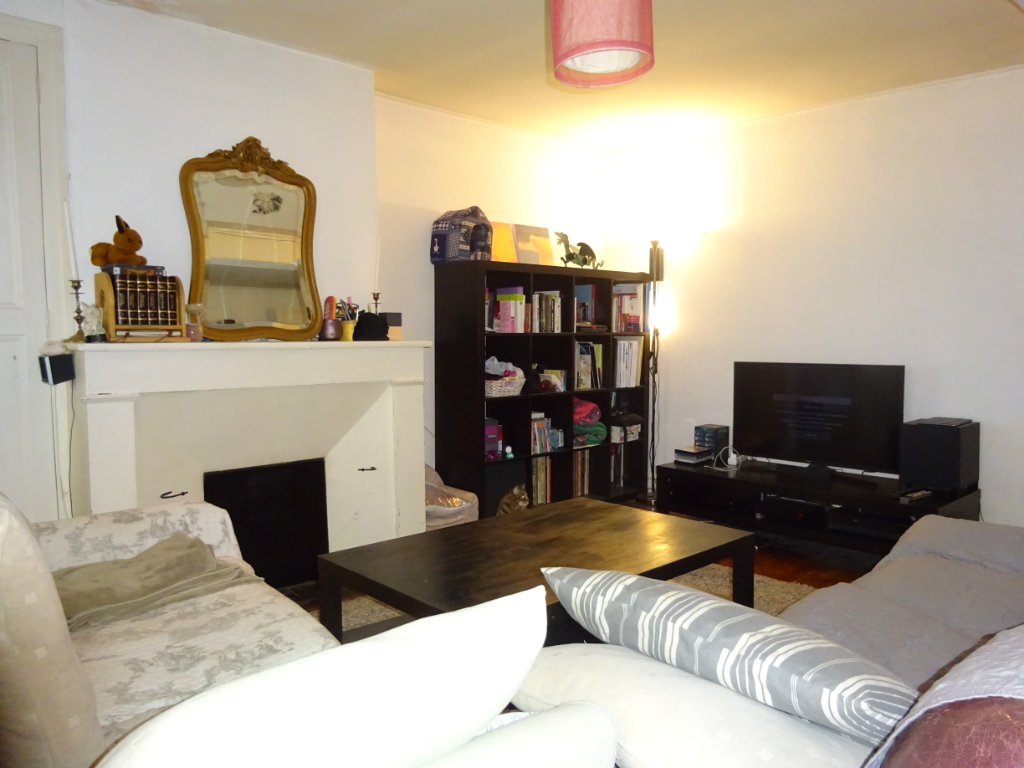 RARE PLEIN CENTRE VILLE - APPARTEMENT T2 BIS D'ENVIRON 85 M² CALME RARE PLEIN CENTRE VILLE - APPARTEMENT T2 BIS D'ENVIRON 85 M² CALME