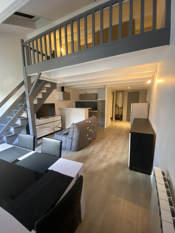 POITIERS CENTRE-VILLE- BEL APPARTEMENT DE 52 M2 MEUBLE LUMINEUX ET MODERNE POITIERS CENTRE-VILLE- BEL APPARTEMENT DE 52 M2 MEUBLE LUMINEUX ET MODERNE