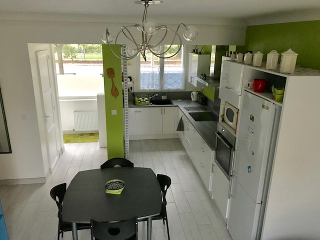 MAISON RÉNOVEE - PROCHE CENTRE VILLE - AVEC UN STATIONNEMENT ET UN EXTÉRIEUR MAISON RÉNOVEE - PROCHE CENTRE VILLE - AVEC UN STATIONNEMENT ET UN EXTÉRIEUR