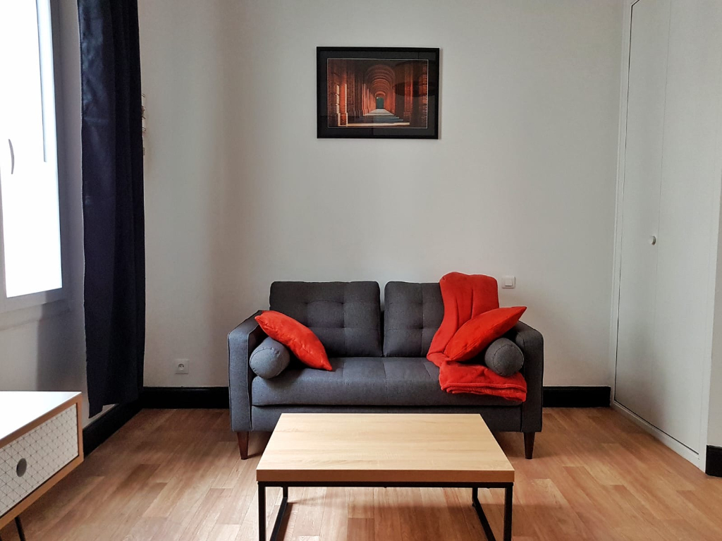 BEAU STUDIO REFAIT A NEUF PROCHE CENTRE VILLE - MODERNE - MEUBLE BEAU STUDIO REFAIT A NEUF PROCHE CENTRE VILLE - MODERNE - MEUBLE