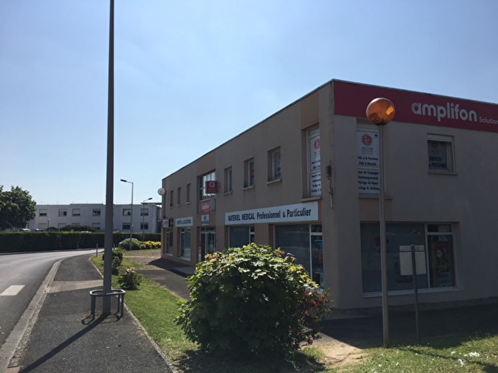 POITIERS LOCAL COMMERCIAL A LOUER PROCHE POLYCLINIQUE ET CHU -239m² AVEC 5 EMPLACEMENTS DE PARKING POITIERS LOCAL COMMERCIAL A LOUER PROCHE POLYCLINIQUE ET CHU -239m² AVEC 5 EMPLACEMENTS DE PARKING