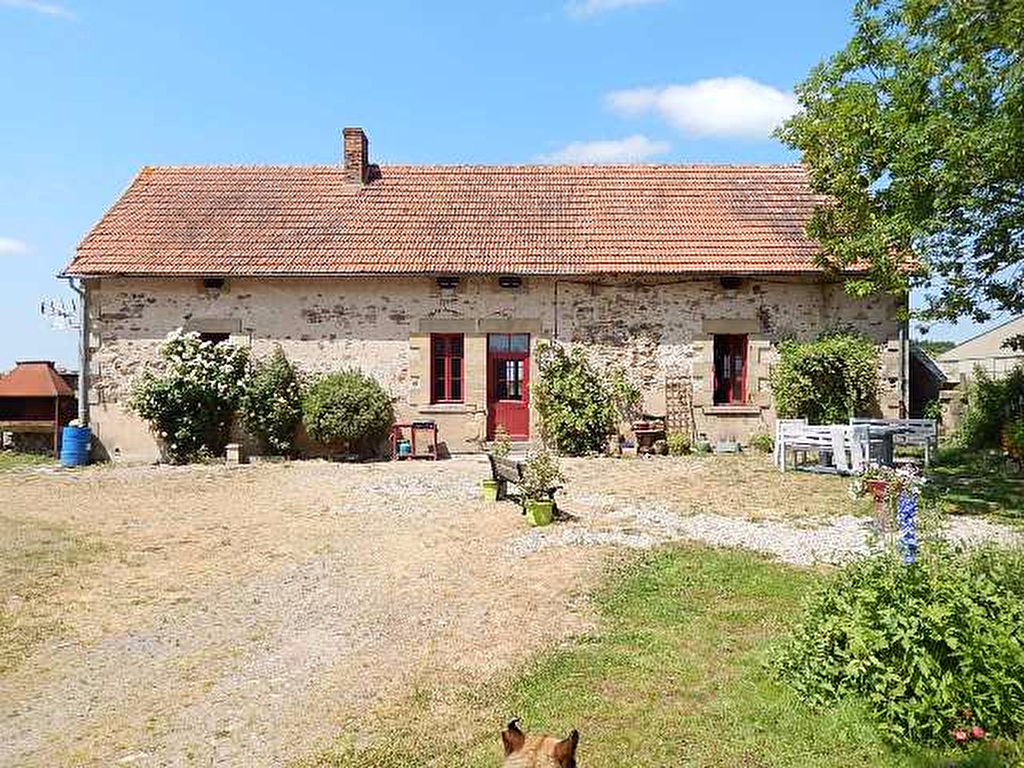 Maison de campagne avec un grand grange sur un terrain de 8000m² Maison de campagne avec un grand grange sur un terrain de 8000m²