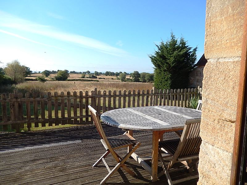 le Vilhain-Maison renovée avec grange sur environ 1ha. le Vilhain-Maison renovée avec grange sur environ 1ha.