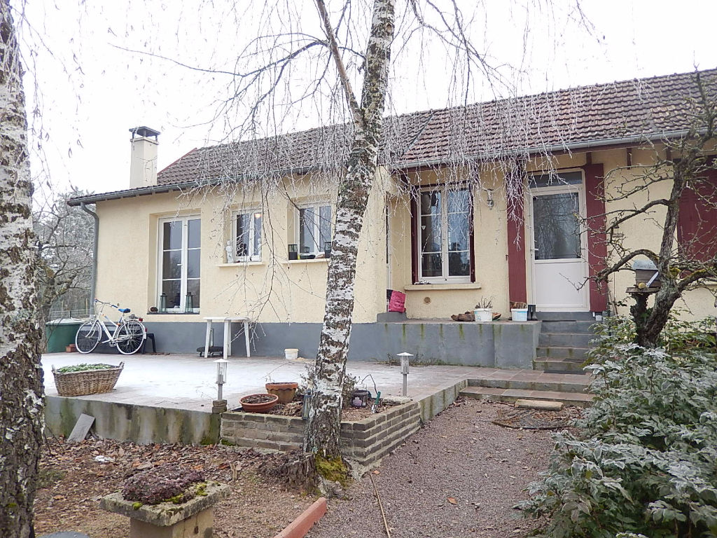 Cerilly Maison avec grand garage et atelier sur un terrain de plus de 2900m² Cerilly Maison avec grand garage et atelier sur un terrain de plus de 2900m²