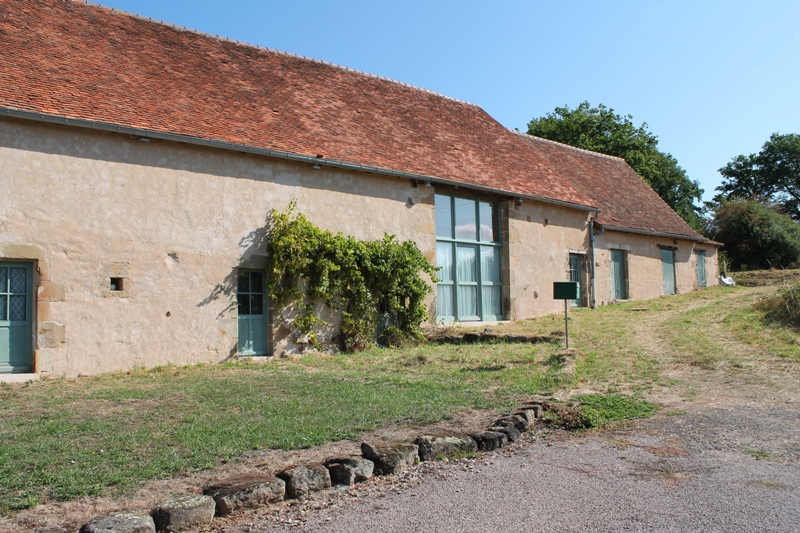 Vieure -Très spacieuse maison sur environ 1 ha de terrain avec une belle vue. Vieure -Très spacieuse maison sur environ 1 ha de terrain avec une belle vue.